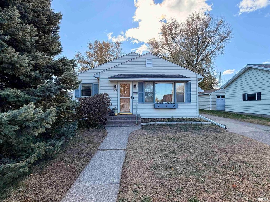 1043 14TH Avenue S, Clinton, IA 52732