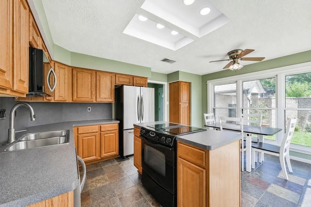 16802 Hartwood Way, Houston, TX 77058