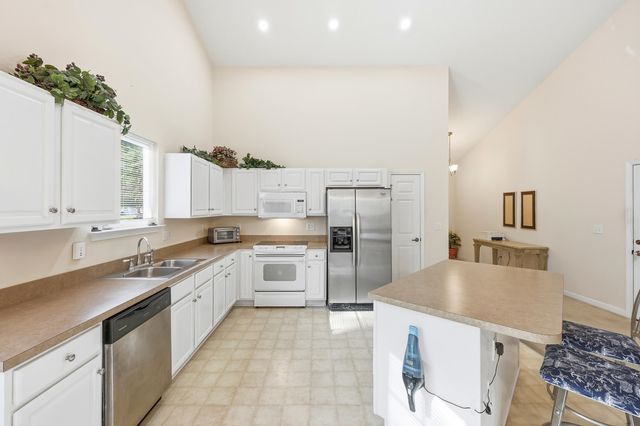 425 Cypress View Ave., Little River, SC 29566