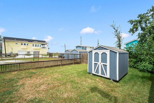 4415 W Bayshore Drive, Bacliff, TX 77518