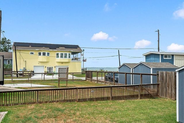 4415 W Bayshore Drive, Bacliff, TX 77518