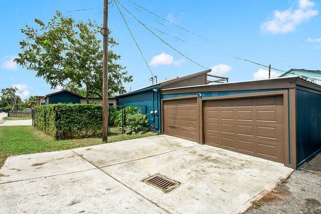 4415 W Bayshore Drive, Bacliff, TX 77518