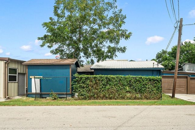 4415 W Bayshore Drive, Bacliff, TX 77518
