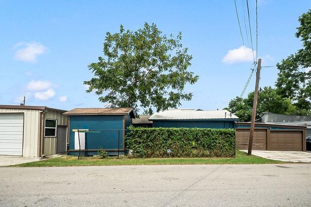 4415 W Bayshore Drive, Bacliff, TX 77518