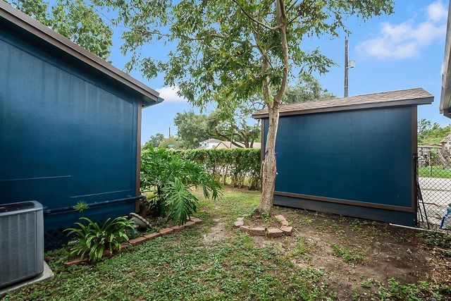 4415 W Bayshore Drive, Bacliff, TX 77518