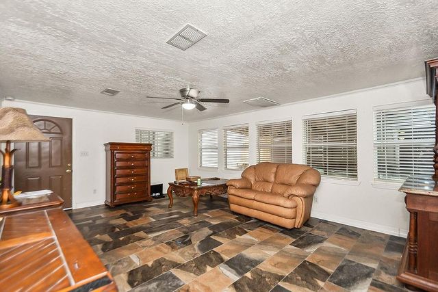 4415 W Bayshore Drive, Bacliff, TX 77518
