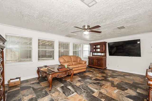 4415 W Bayshore Drive, Bacliff, TX 77518