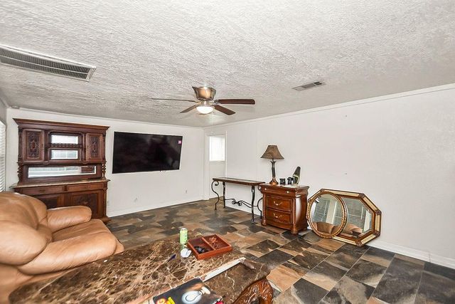 4415 W Bayshore Drive, Bacliff, TX 77518