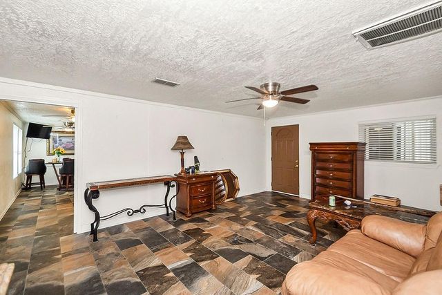 4415 W Bayshore Drive, Bacliff, TX 77518