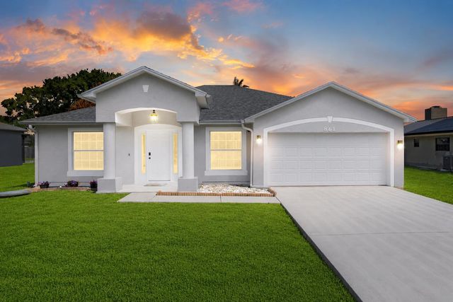861 SE Cavern Avenue, Port St. Lucie, FL 34983