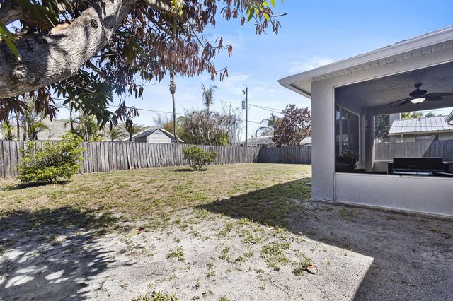 861 SE Cavern Avenue, Port St. Lucie, FL 34983