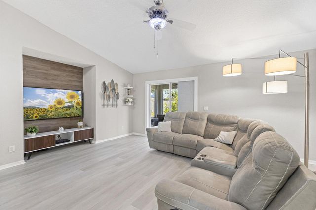 861 SE Cavern Avenue, Port St. Lucie, FL 34983