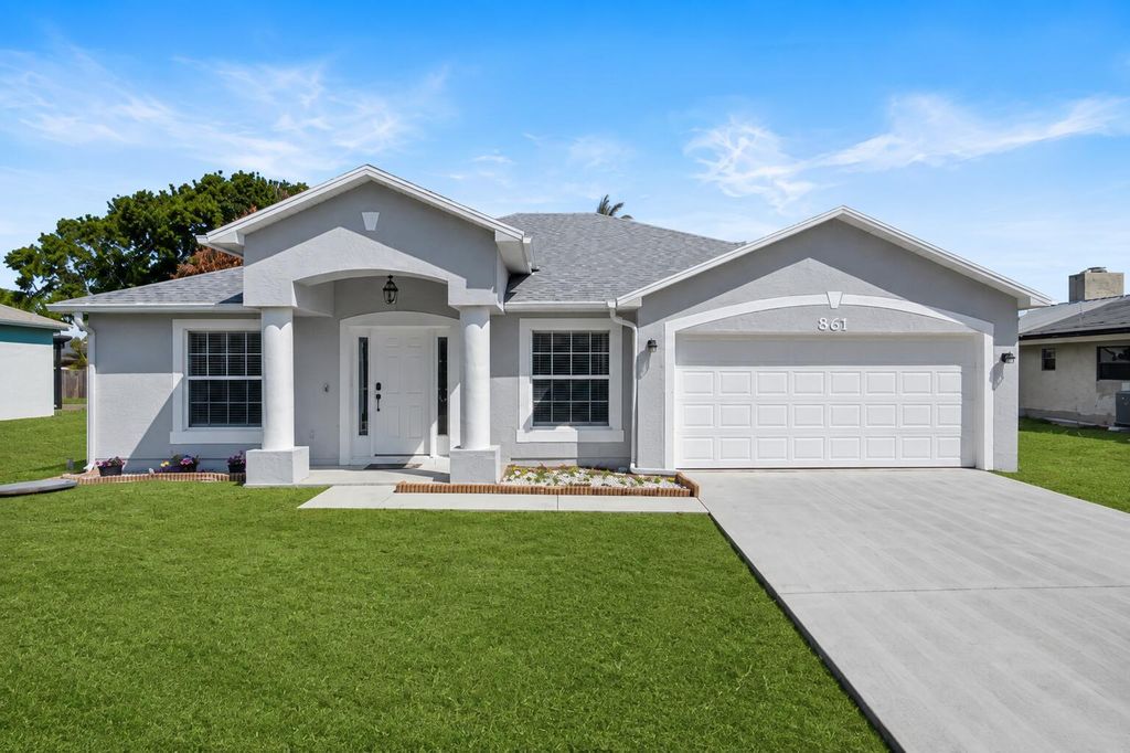 861 SE Cavern Avenue, Port St. Lucie, FL 34983