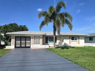 5804 NW 70th Ave, Tamarac, FL 33321