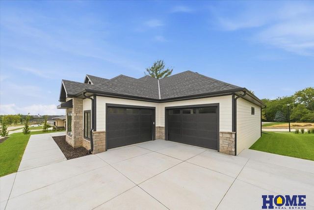 6326 Carveth Court, Lincoln, NE 68516