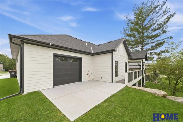 6326 Carveth Court, Lincoln, NE 68516