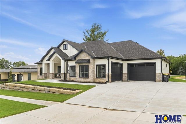 6326 Carveth Court, Lincoln, NE 68516