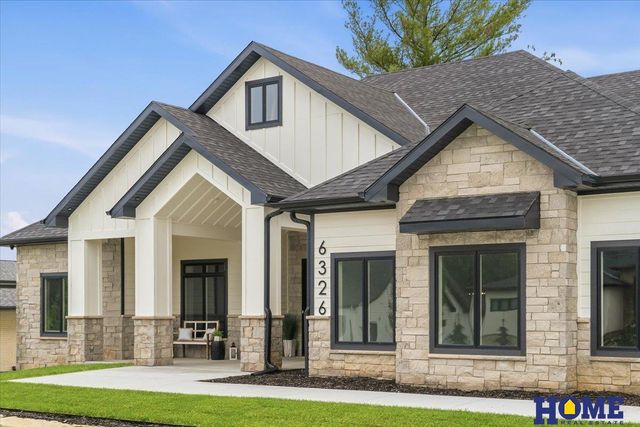 6326 Carveth Court, Lincoln, NE 68516