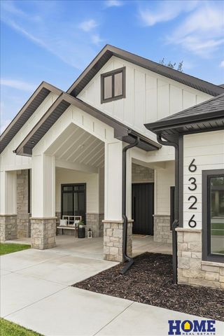 6326 Carveth Court, Lincoln, NE 68516