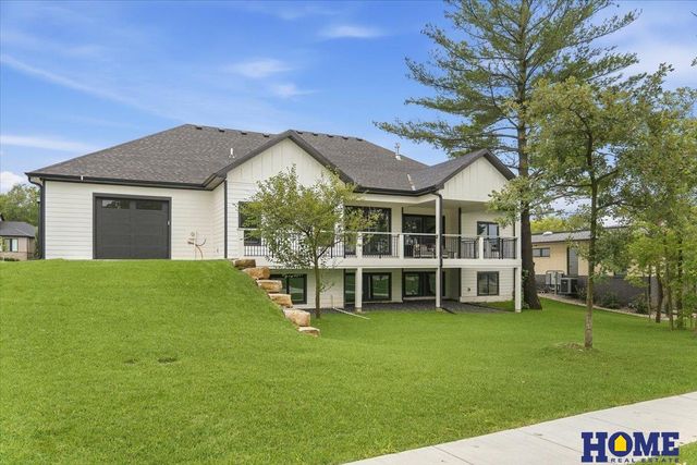 6326 Carveth Court, Lincoln, NE 68516