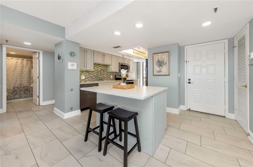 Image 4 of property listing at 19111 VISTA BAY DRIVE 304, Indian Shores, FL 33785