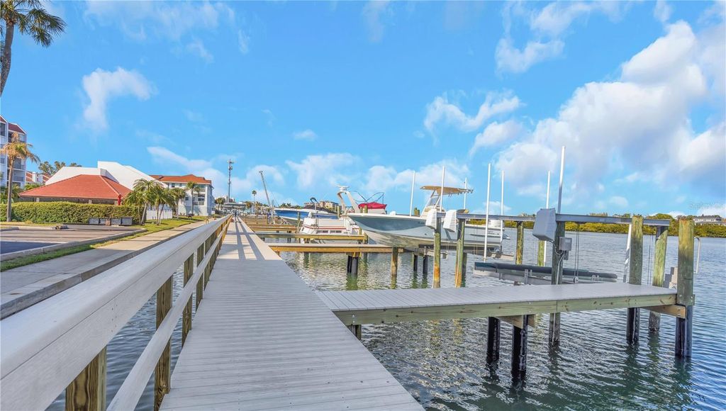 Image 33 of property listing at 19111 VISTA BAY DRIVE 304, Indian Shores, FL 33785