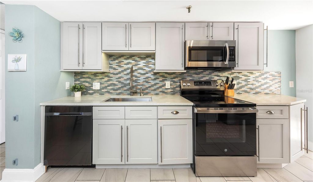 Image 6 of property listing at 19111 VISTA BAY DRIVE 304, Indian Shores, FL 33785