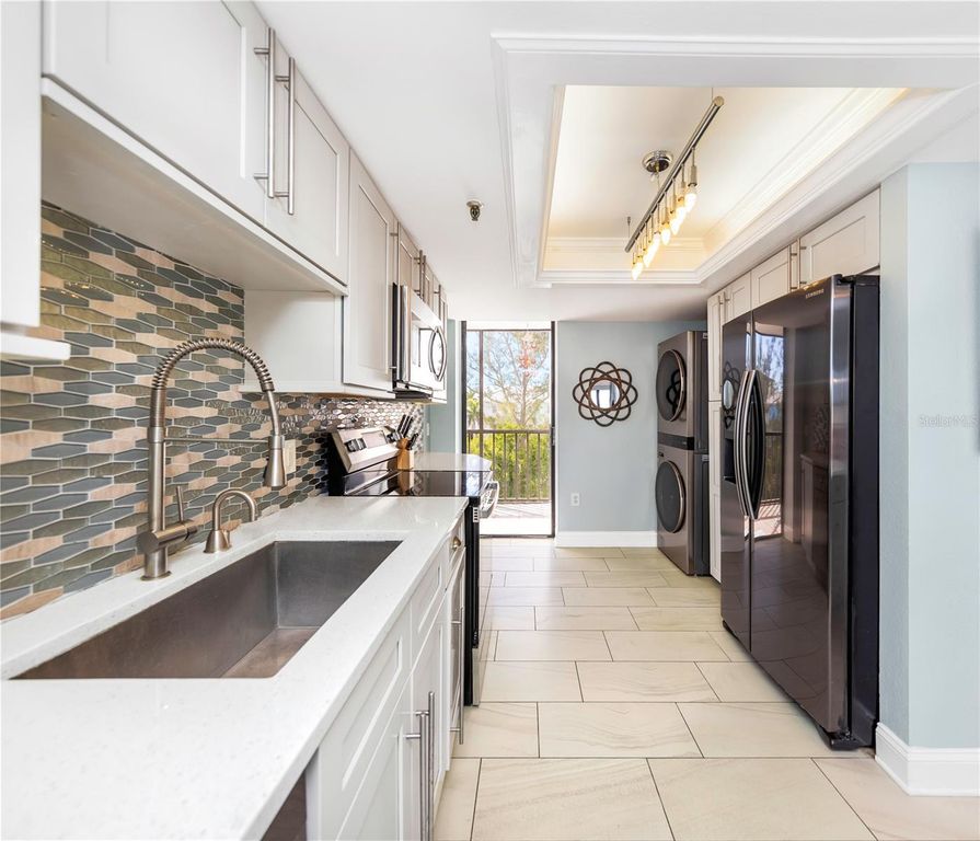 Image 9 of property listing at 19111 VISTA BAY DRIVE 304, Indian Shores, FL 33785