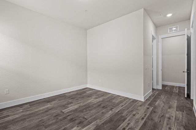 865 Limmer LOOP 811, Hutto, TX 78634