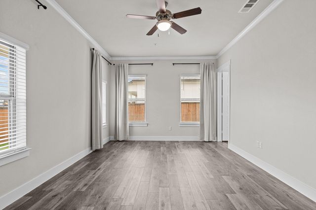 865 Limmer LOOP 811, Hutto, TX 78634