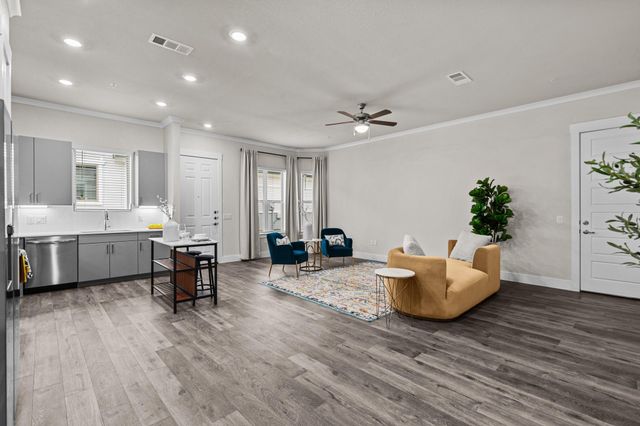 865 Limmer LOOP 811, Hutto, TX 78634