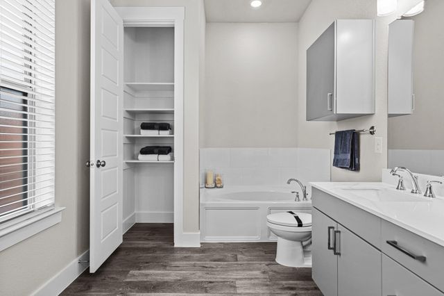 865 Limmer LOOP 811, Hutto, TX 78634