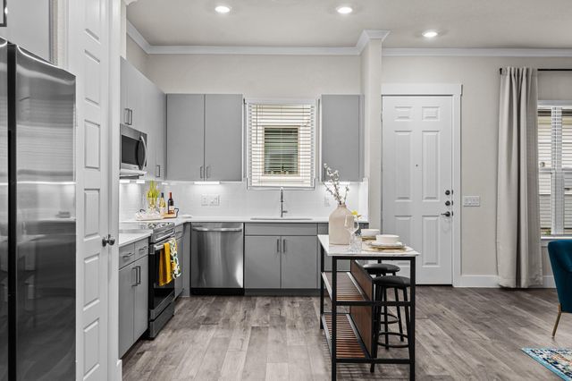 865 Limmer LOOP 811, Hutto, TX 78634