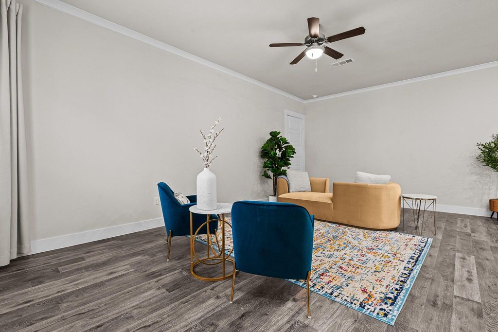 865 Limmer LOOP 811, Hutto, TX 78634