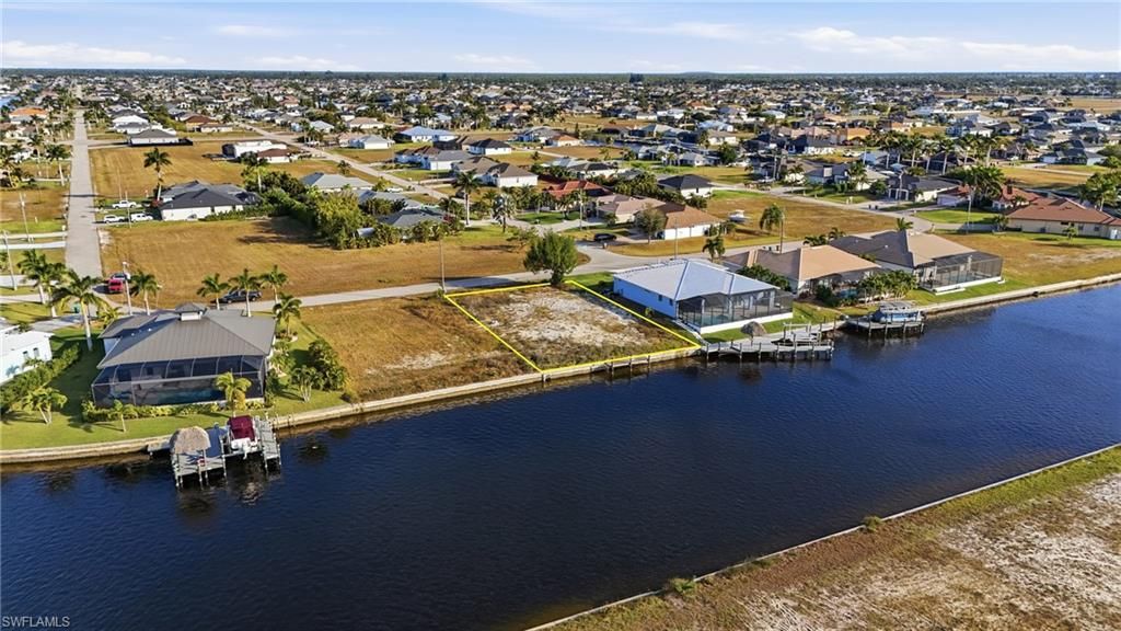 Image 16 of property listing at 3704 NW 10th ST, Cape Coral, FL 33993