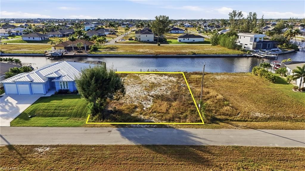 Image 2 of property listing at 3704 NW 10th ST, Cape Coral, FL 33993