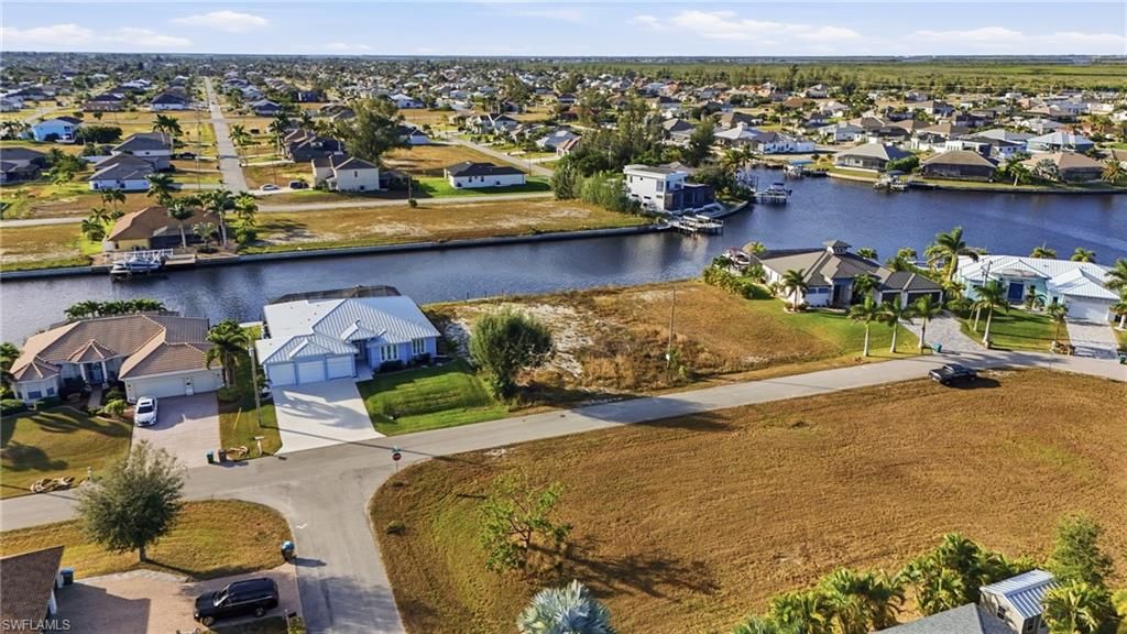 Image 5 of property listing at 3704 NW 10th ST, Cape Coral, FL 33993