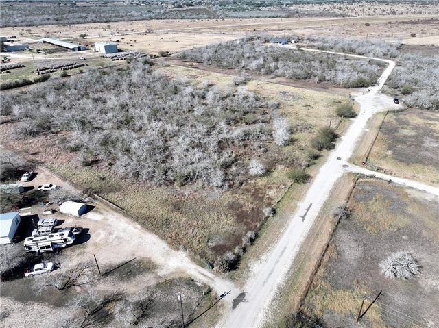 219 Nopal Dr, Beeville, TX 78102