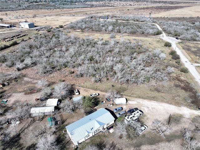 219 Nopal Dr, Beeville, TX 78102