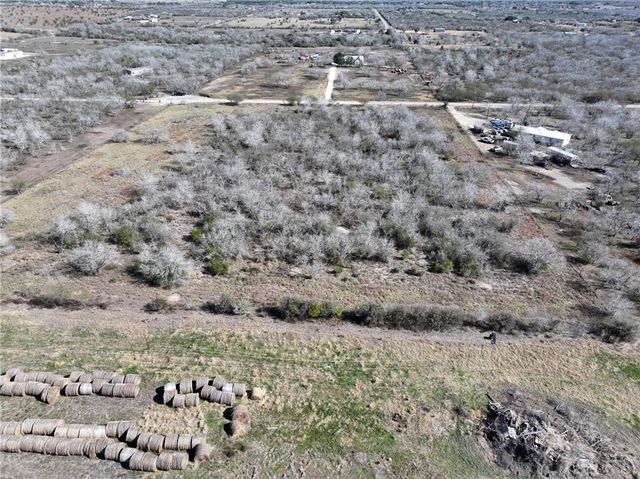 219 Nopal Dr, Beeville, TX 78102