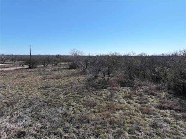 219 Nopal Dr, Beeville, TX 78102