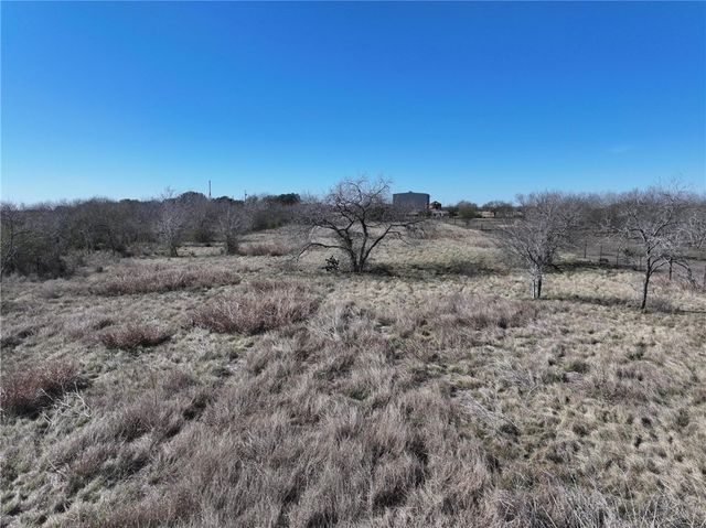 219 Nopal Dr, Beeville, TX 78102