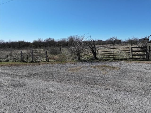 219 Nopal Dr, Beeville, TX 78102