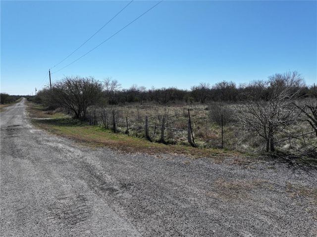 219 Nopal Dr, Beeville, TX 78102