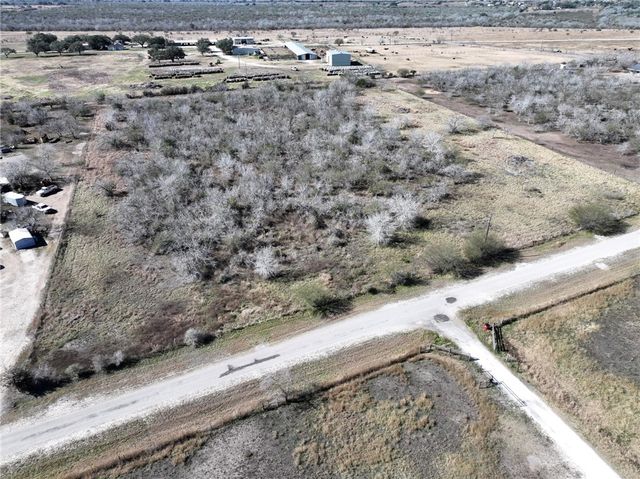 219 Nopal Dr, Beeville, TX 78102