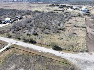 219 Nopal Dr, Beeville, TX 78102