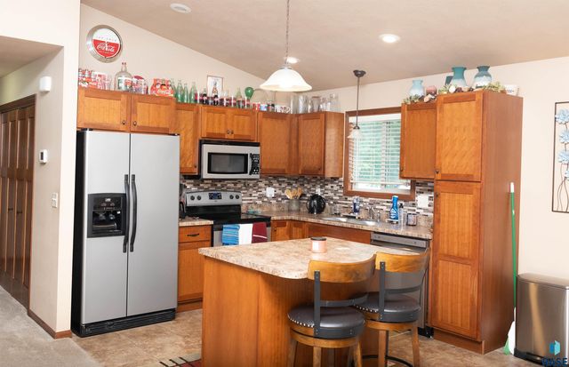 6707 S Witzke Ave, Sioux Falls, SD 57108