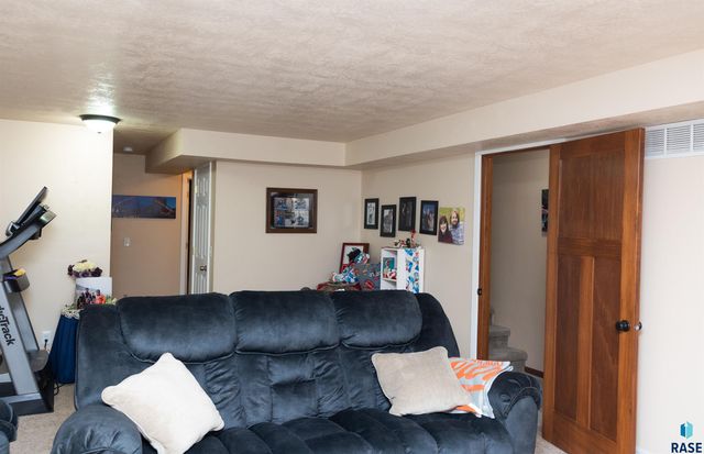 6707 S Witzke Ave, Sioux Falls, SD 57108