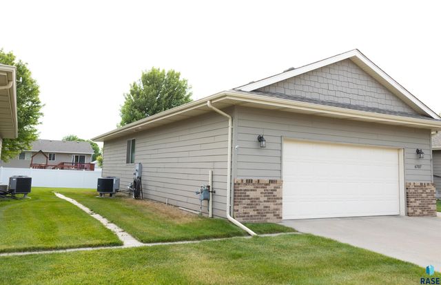6707 S Witzke Ave, Sioux Falls, SD 57108
