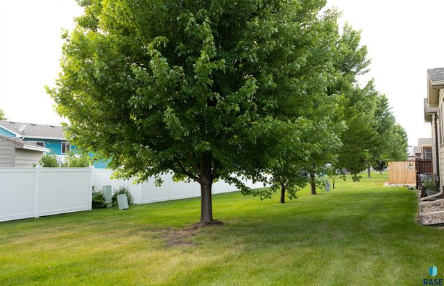 6707 S Witzke Ave, Sioux Falls, SD 57108